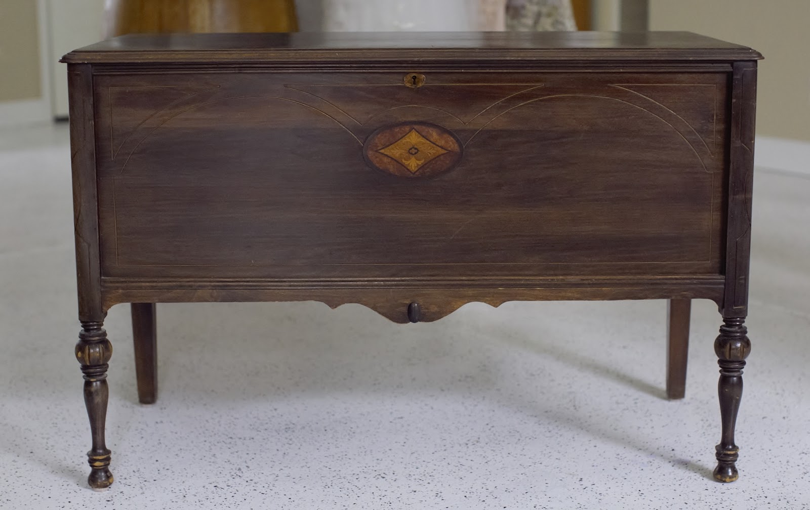 Antique hope chest with legs clearance